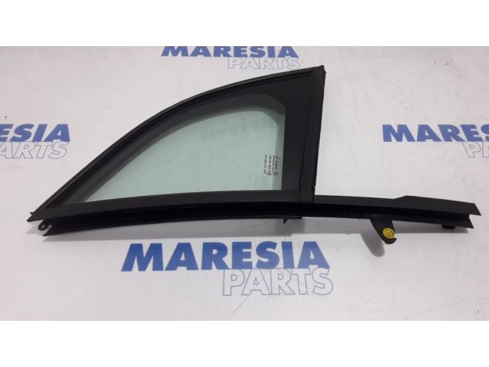 Usados Ventanilla triangular derecha delante Citroen DS3 (SA) 1.2 12V PureTech 82 Precio € 40,00 Norma de margen ofrecido por Maresia Parts