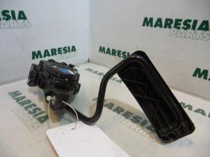Usados Sensor de posición de acelerador Renault Espace (JK) 2.0 16V Turbo Precio € 40,00 Norma de margen ofrecido por Maresia Parts