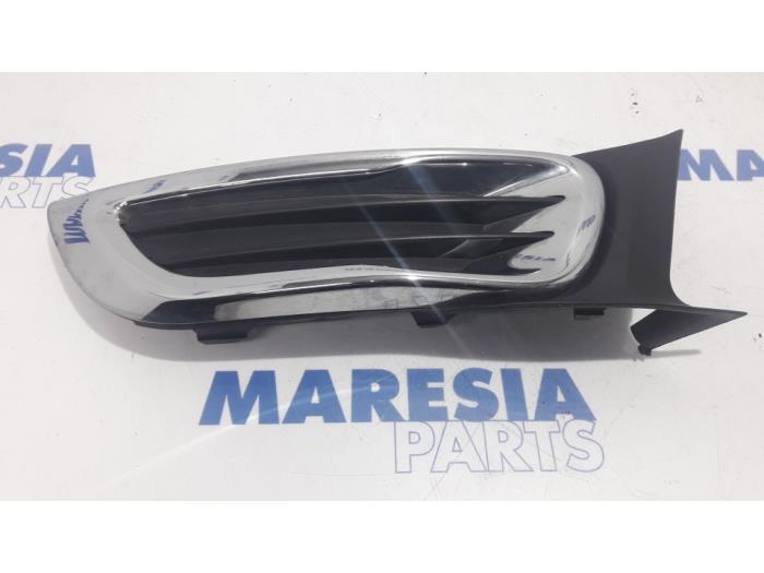 Używane Grill Citroen C3 Picasso (SH) 1.4 16V VTI 95 Cena € 50,00 Procedura marży oferowane przez Maresia Parts