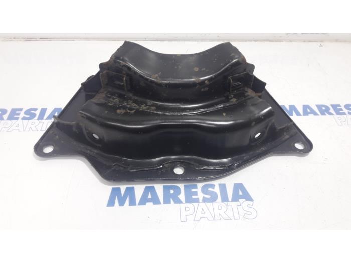 Usagé Faux châssis Fiat Doblo Cargo (263) 1.6 D Multijet Prix € 90,75 Prix TTC proposé par Maresia Parts