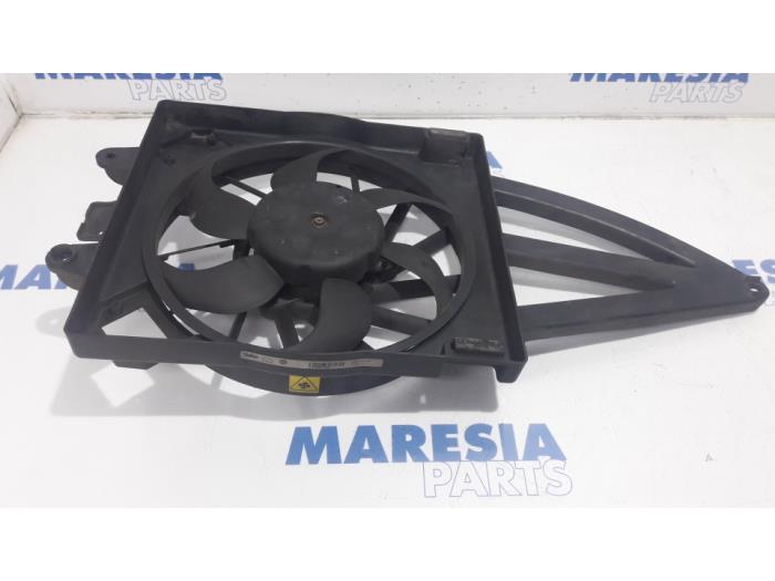 Używane Silnik wentylatora Fiat Panda (169) 1.2 Fire Cena € 25,00 Procedura marży oferowane przez Maresia Parts