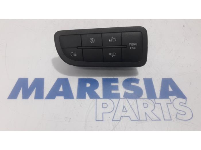 Używane Przelacznik Alfa Romeo MiTo (955) 1.3 JTDm 16V Eco Cena € 50,00 Procedura marży oferowane przez Maresia Parts