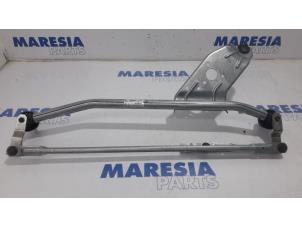 Used Wiper mechanism Dacia Logan MCV (KS) 1.6 16V Price € 35,00 Margin scheme offered by Maresia Parts
