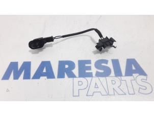 Usados Sensor (otros) Peugeot 207 CC (WB) 1.6 16V Precio € 25,00 Norma de margen ofrecido por Maresia Parts