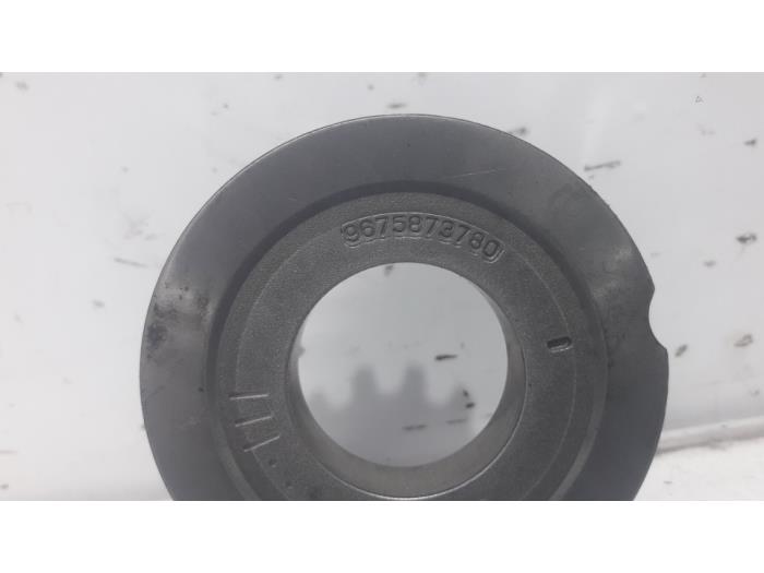 Crankshaft sprocket from a Peugeot 208 I (CA/CC/CK/CL) 1.2 Vti 12V PureTech 82 2015