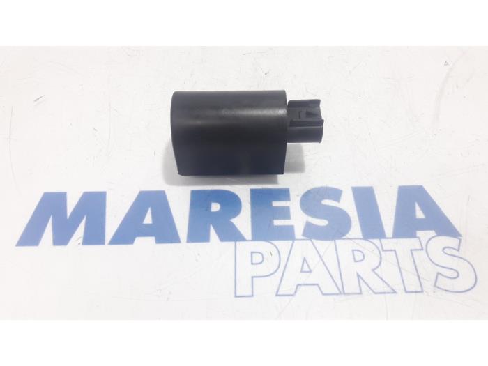 Begagnade Relä Citroen Jumpy (G9) 2.0 HDI 140 Pris € 29,99 Marginaltabell erbjuds av Maresia Parts