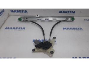 Używane Mechanizm szyby prawej przedniej wersja 2-drzwiowa Renault Master IV (MA/MB/MC/MD/MH/MF/MG/MH) 2.3 dCi 16V RWD Cena € 90,75 Z VAT oferowane przez Maresia Parts