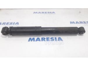 Used Rear shock absorber, right Renault Master IV (MA/MB/MC/MD/MH/MF/MG/MH) 2.3 dCi 16V RWD Price € 48,40 Inclusive VAT offered by Maresia Parts