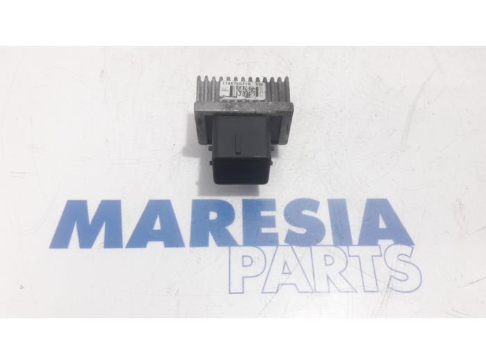 Glow plug relay from a Renault Master IV (MA/MB/MC/MD/MH/MF/MG/MH) 2.3 dCi 16V RWD 2017