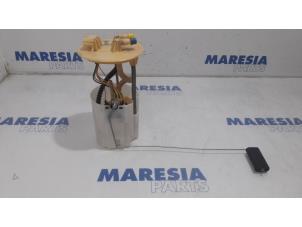 Usados Bomba eléctrica de combustible Renault Master IV (MA/MB/MC/MD/MH/MF/MG/MH) 2.3 dCi 16V RWD Precio € 108,90 IVA incluido ofrecido por Maresia Parts