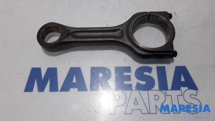 Używane Korbowód Peugeot Expert Cena € 50,00 Procedura marży oferowane przez Maresia Parts