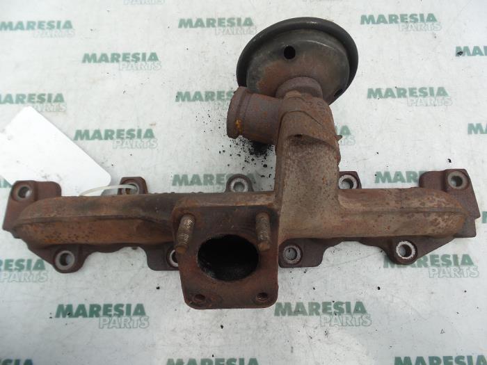 Używane Kolektor wydechowy Lancia Phedra 2.2 JTD 16V Cena € 65,00 Procedura marży oferowane przez Maresia Parts