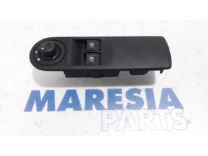 Used Multi-functional window switch Renault Clio IV (5R) 0.9 Energy TCE 90 12V Price € 25,00 Margin scheme offered by Maresia Parts