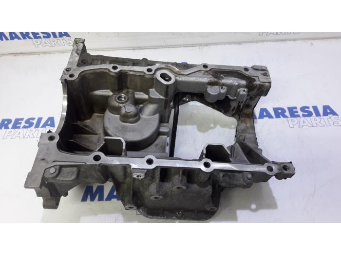 Sump from a Renault Captur (2R) 1.2 TCE 16V EDC 2014