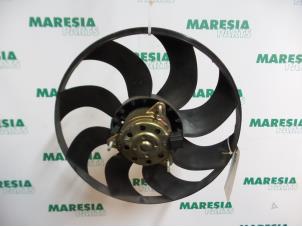 Usagé Ventilateur moteur Alfa Romeo 147 (937) 1.9 JTD 16V Prix € 50,00 Règlement à la marge proposé par Maresia Parts