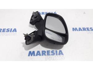 Used Wing mirror, right Opel Vivaro 2.5 DTI 16V Price € 50,00 Margin scheme offered by Maresia Parts
