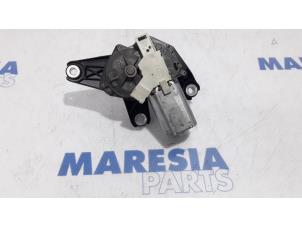 Usagé Moteur essuie-glace arrière Opel Vivaro 2.5 DTI 16V Prix € 40,00 Règlement à la marge proposé par Maresia Parts
