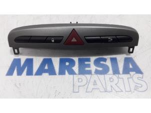 Gebrauchte Panikbeleuchtung Schalter Peugeot 308 SW (4E/H) 1.6 VTI 16V Preis € 25,00 Margenregelung angeboten von Maresia Parts