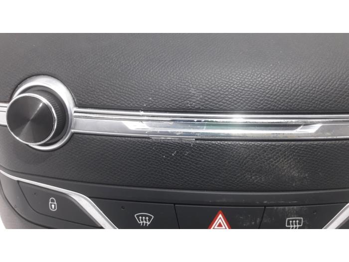 Radio van een Peugeot 308 SW (L4/L9/LC/LJ/LR) 1.6 BlueHDi 120 2015