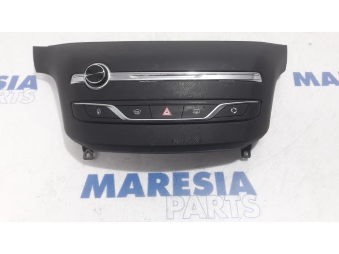 Używane Radio Peugeot 308 SW (L4/L9/LC/LJ/LR) 1.6 BlueHDi 120 Cena € 40,00 Procedura marży oferowane przez Maresia Parts
