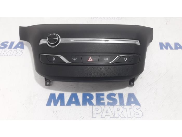 Używane Radio Peugeot 308 SW (L4/L9/LC/LJ/LR) 1.6 HDi 92 16V Cena € 40,00 Procedura marży oferowane przez Maresia Parts