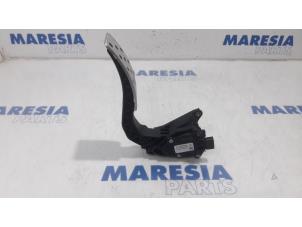 Used Throttle pedal position sensor Renault Captur (2R) 1.2 TCE 16V EDC Price € 35,00 Margin scheme offered by Maresia Parts