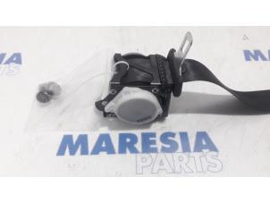 Used Rear seatbelt, left Renault Captur (2R) 1.2 TCE 16V EDC Price € 50,00 Margin scheme offered by Maresia Parts