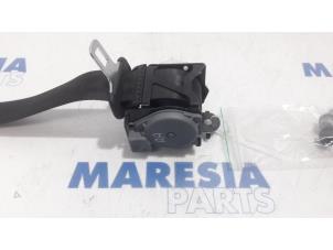 Used Rear seatbelt, right Renault Captur (2R) 1.2 TCE 16V EDC Price € 50,00 Margin scheme offered by Maresia Parts