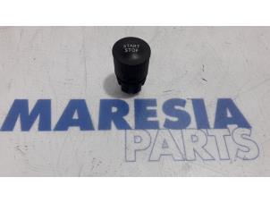 Used Start/stop switch Renault Captur (2R) 1.2 TCE 16V EDC Price € 9,99 Margin scheme offered by Maresia Parts