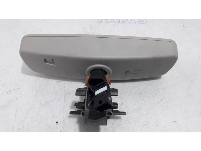 Rear view mirror from a Renault Captur (2R) 1.2 TCE 16V EDC 2017