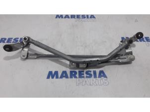 Used Wiper mechanism Renault Captur (2R) 1.2 TCE 16V EDC Price € 75,00 Margin scheme offered by Maresia Parts