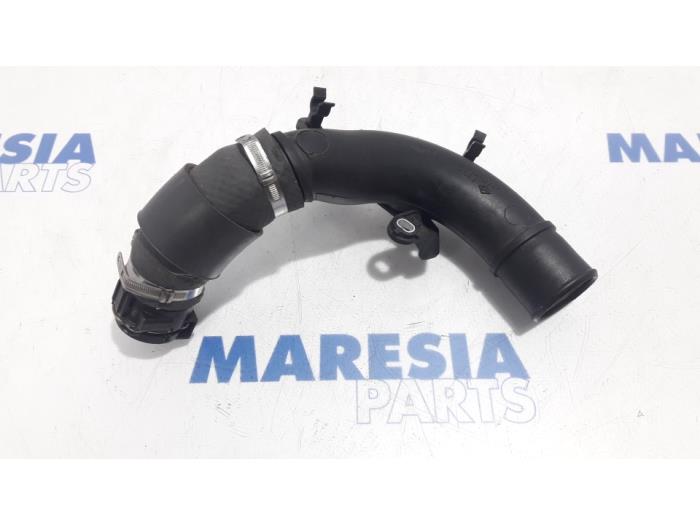 Gebrauchte Intercooler Schlauch Renault Captur I (2R) 1.2 TCE 16V EDC Preis € 50,00 Margenregelung angeboten von Maresia Parts