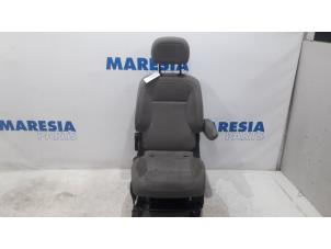 Używane Fotel prawy Peugeot Partner Tepee (7A/B/C/D/E/F/G/J/P/S) 1.6 HDI 90 16V Phase 1 Cena € 157,50 Procedura marży oferowane przez Maresia Parts