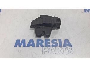 Used Tailgate lock mechanism Peugeot Partner Tepee (7A/B/C/D/E/F/G/J/P/S) 1.6 HDI 90 16V Phase 1 Price € 25,00 Margin scheme offered by Maresia Parts