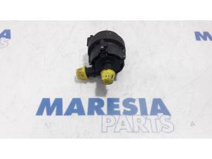 Used Water pump Renault Megane IV Estate (RFBK) 1.3 TCE 115 16V Price € 75,00 Margin scheme offered by Maresia Parts