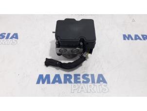 Używane Pompa ABS Citroen C4 Picasso (3D/3E) 1.6 e-HDi 115 Cena € 178,50 Procedura marży oferowane przez Maresia Parts