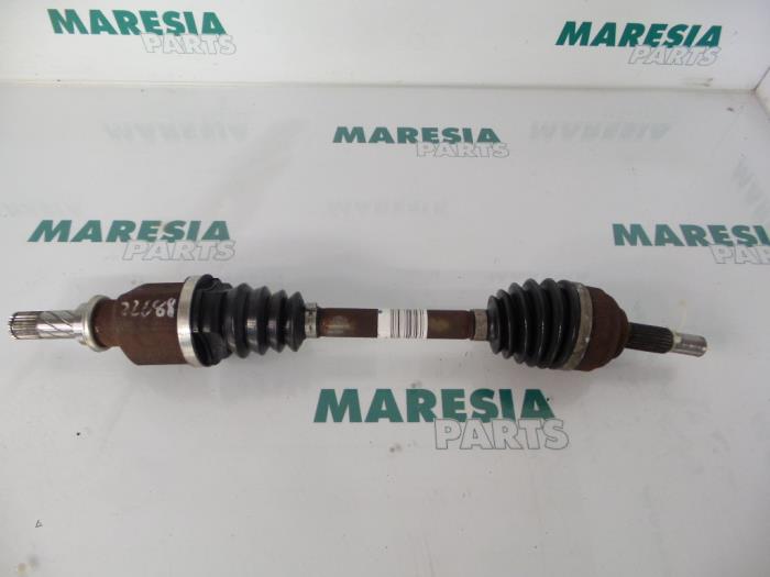 Gebrauchte Antriebswelle links vorne Renault Twingo II (CN) 1.2 16V GT TCE Preis € 75,00 Margenregelung angeboten von Maresia Parts
