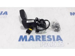 Usagé Attache ceinture arrière droite Peugeot 207 SW (WE/WU) 1.4 16V Vti Prix € 75,00 Règlement à la marge proposé par Maresia Parts