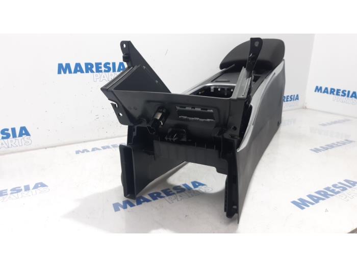 Middle console from a Renault Megane IV Estate (RFBK) 1.3 TCE 115 16V 2018