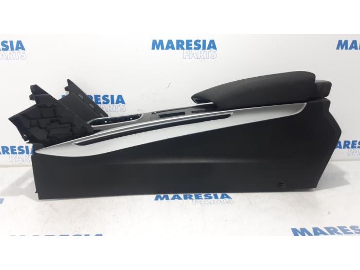 Middle console from a Renault Megane IV Estate (RFBK) 1.3 TCE 115 16V 2018