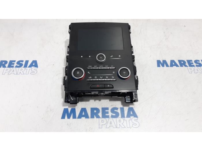 Heater control panel from a Renault Megane IV Estate (RFBK) 1.3 TCE 115 16V 2018