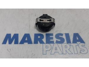 Usados Sensor de lluvia Renault Megane IV Estate (RFBK) 1.3 TCE 115 16V Precio € 15,00 Norma de margen ofrecido por Maresia Parts
