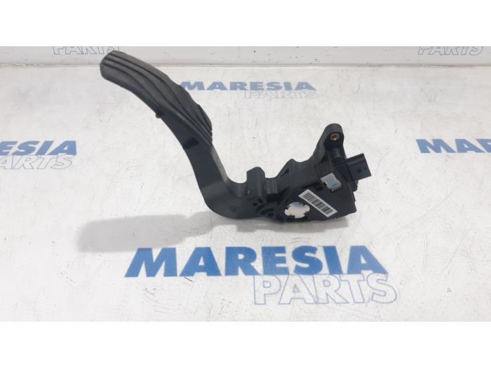 Begagnade Gaspedalsensor Renault Megane IV Estate (RFBK) 1.3 TCE 115 16V Pris € 45,00 Marginaltabell erbjuds av Maresia Parts