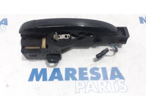 Used Front door handle 4-door, right Renault Megane IV Estate (RFBK) 1.3 TCE 115 16V Price € 75,00 Margin scheme offered by Maresia Parts