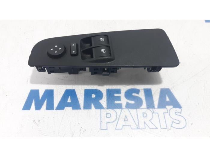 Usados Interruptor combinado de ventanillas Fiat Punto Evo (199) 1.3 JTD Multijet 85 16V Euro 5 Precio € 35,00 Norma de margen ofrecido por Maresia Parts
