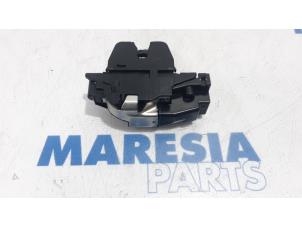 Used Tailgate lock mechanism Citroen C5 III Berline (RD) 2.0 HDiF 16V 160 Price € 25,00 Margin scheme offered by Maresia Parts