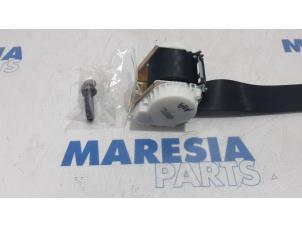 Used Rear seatbelt, centre Citroen C5 III Berline (RD) 2.0 HDiF 16V 160 Price € 75,00 Margin scheme offered by Maresia Parts