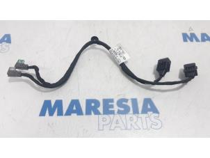 Used AUX / USB connection Citroen C4 Picasso (3D/3E) 1.6 e-HDi 115 Price € 30,00 Margin scheme offered by Maresia Parts