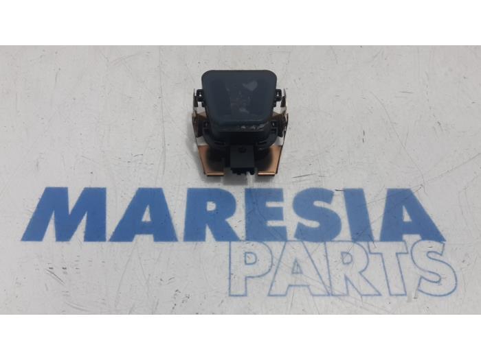 Begagnade Regnsensor Citroen C4 Picasso (3D/3E) 1.6 e-HDi 115 Pris € 20,00 Marginaltabell erbjuds av Maresia Parts