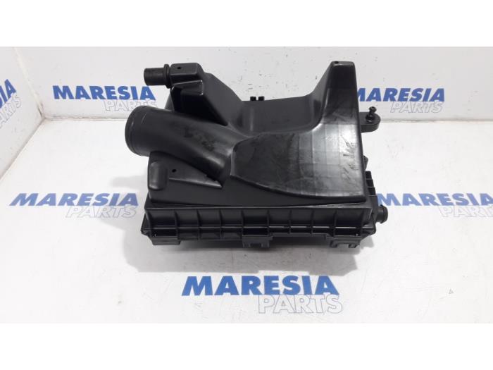 Begagnade Luftfilterhus Fiat Croma (194) 2.2 MPI 16V Pris € 75,00 Marginaltabell erbjuds av Maresia Parts